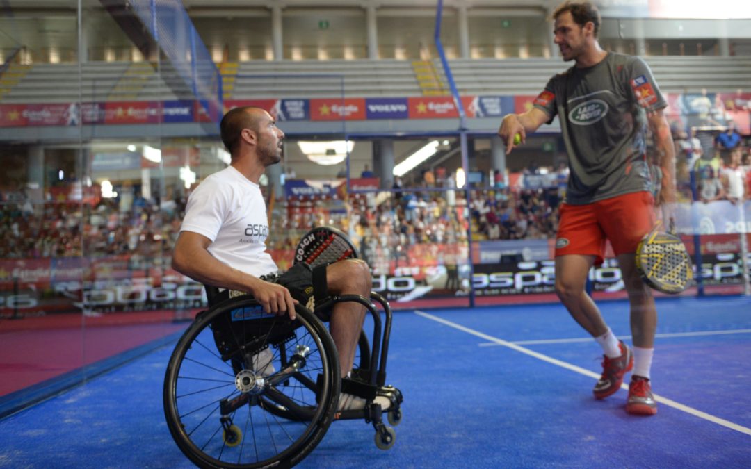 Alumnos de ASPADO junto a los profesionales de World Padel Tour